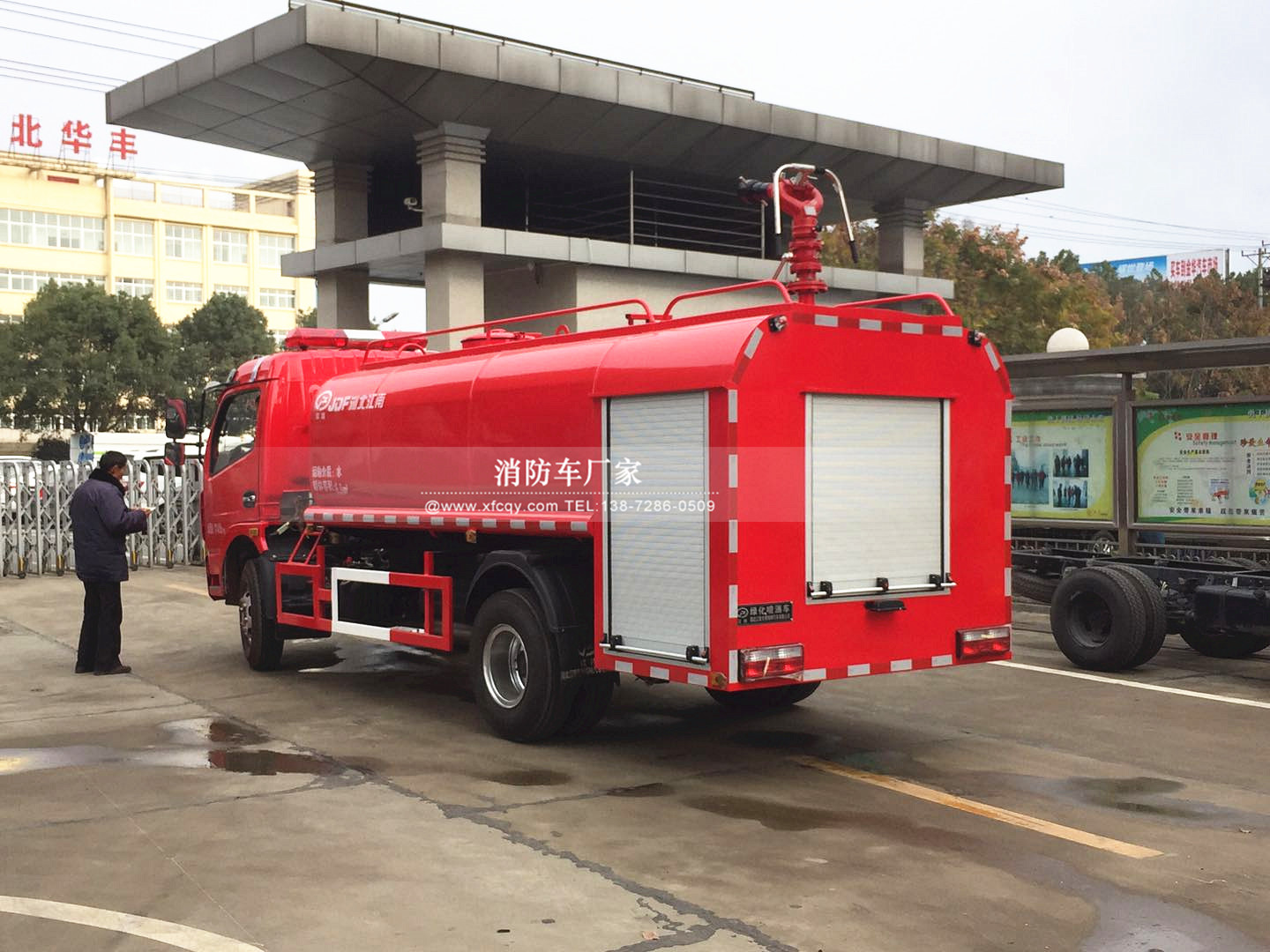 東風多利卡7噸消防灑水車