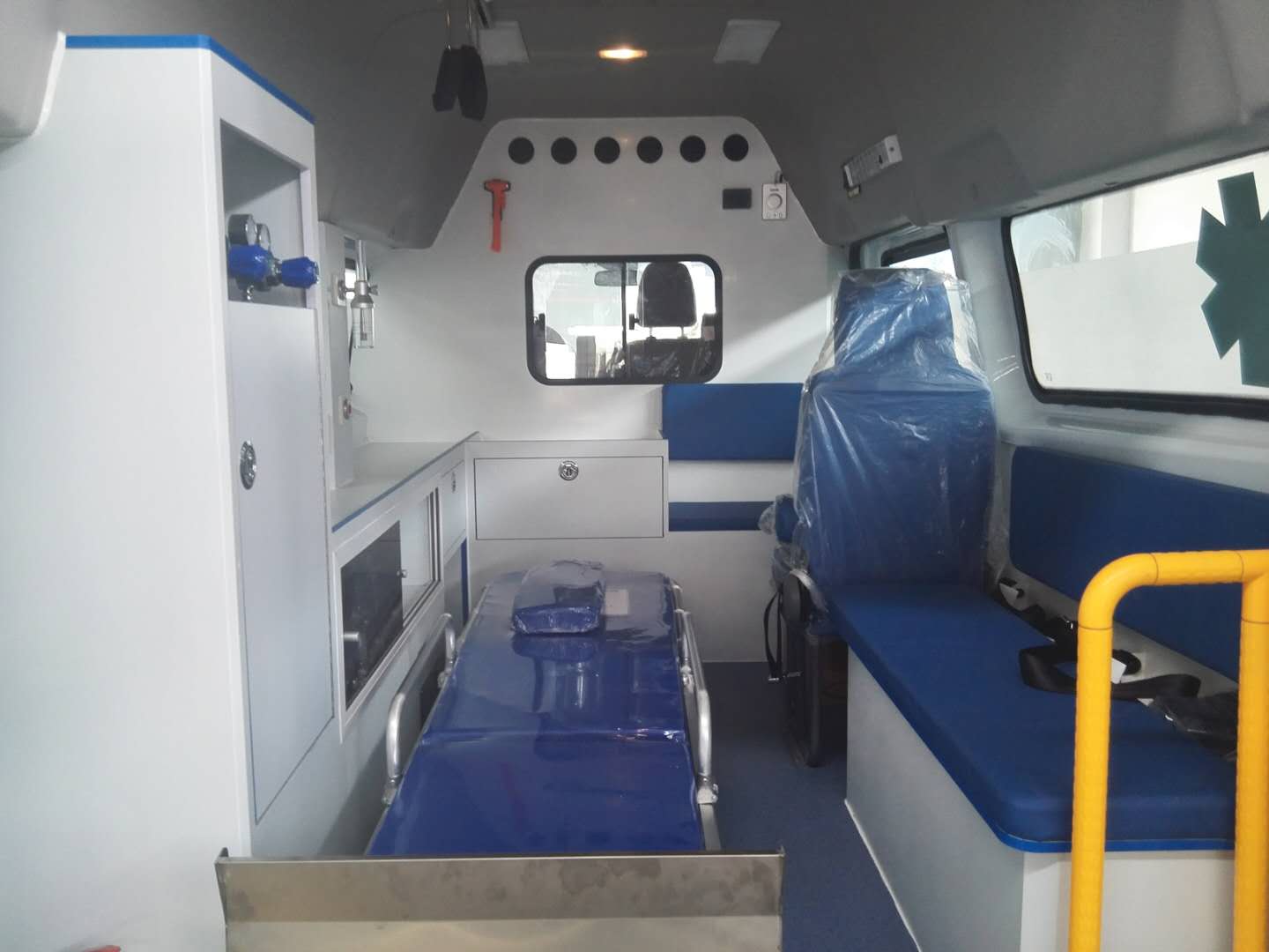 福特負壓隔離倉汽油版救護車