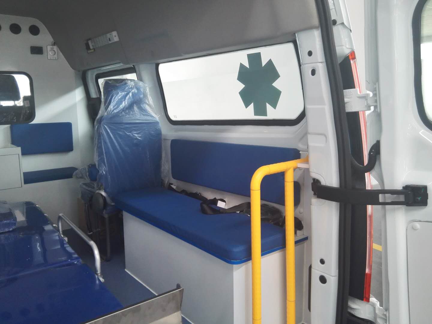 福特負壓隔離倉汽油版救護車