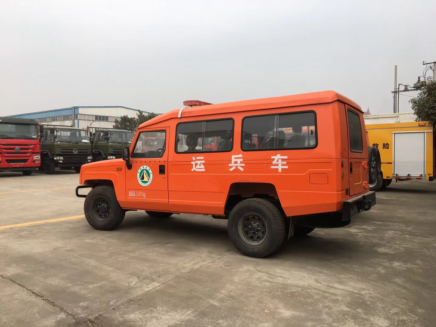 北汽四驅8座森林消防運兵車