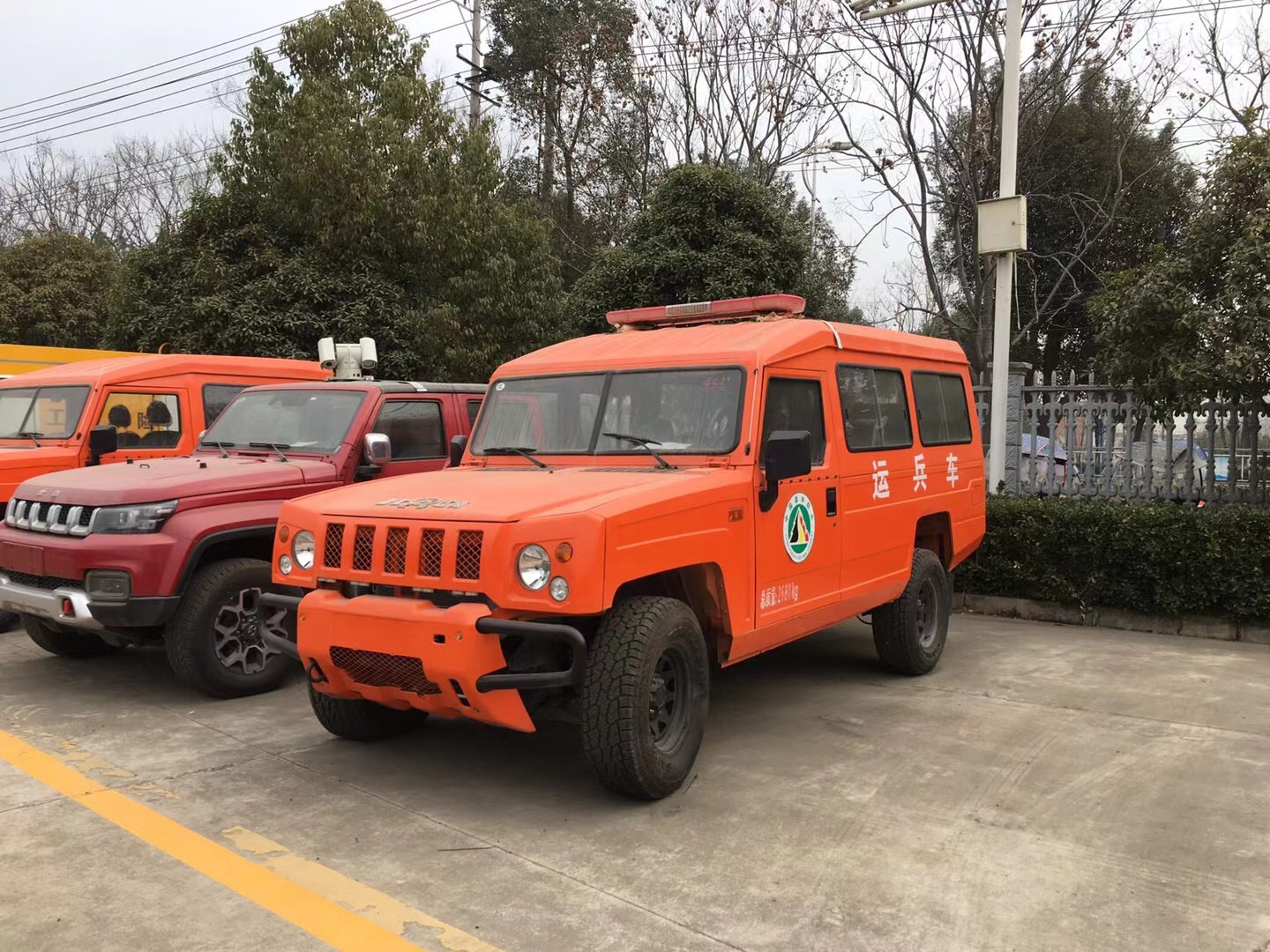 北汽四驅8座森林消防運兵車