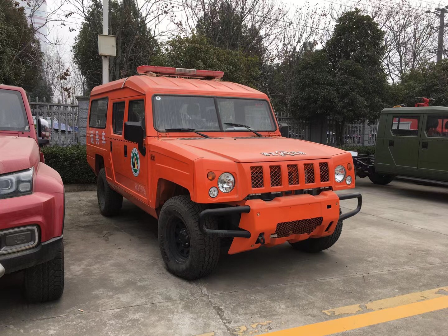 北汽四驅8座森林消防運兵車